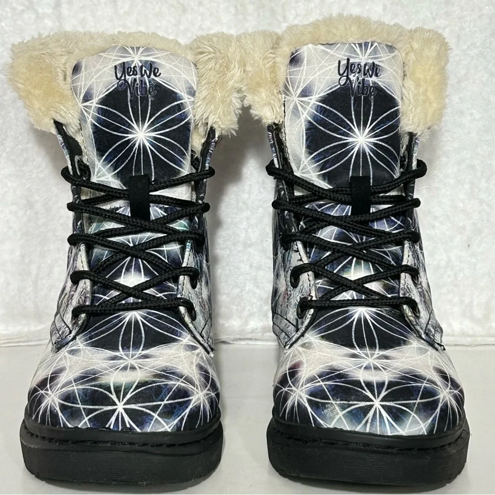 Yes We Vibe Girls Black/White Circle of Life Faux Fur Fall/Winter Boots SZ 3.5M